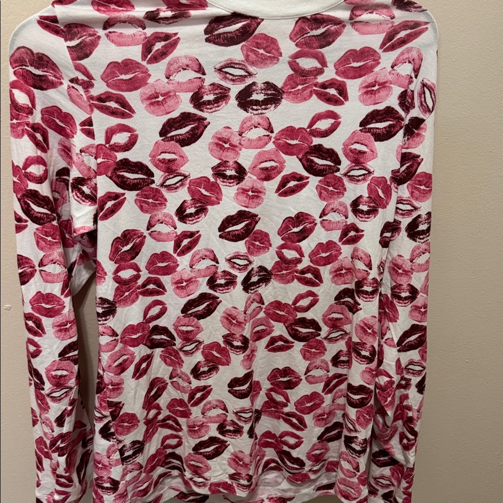 💋 SKIMS Valentine's Day Boyfriend Long Sleeve Sleep Shirt Lip Print 💋 - Picture 5 of 6